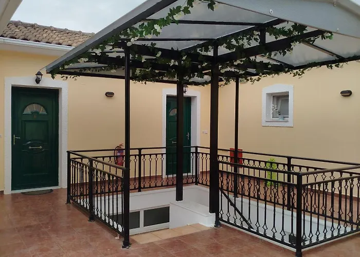 아파트 Riverside αpartments